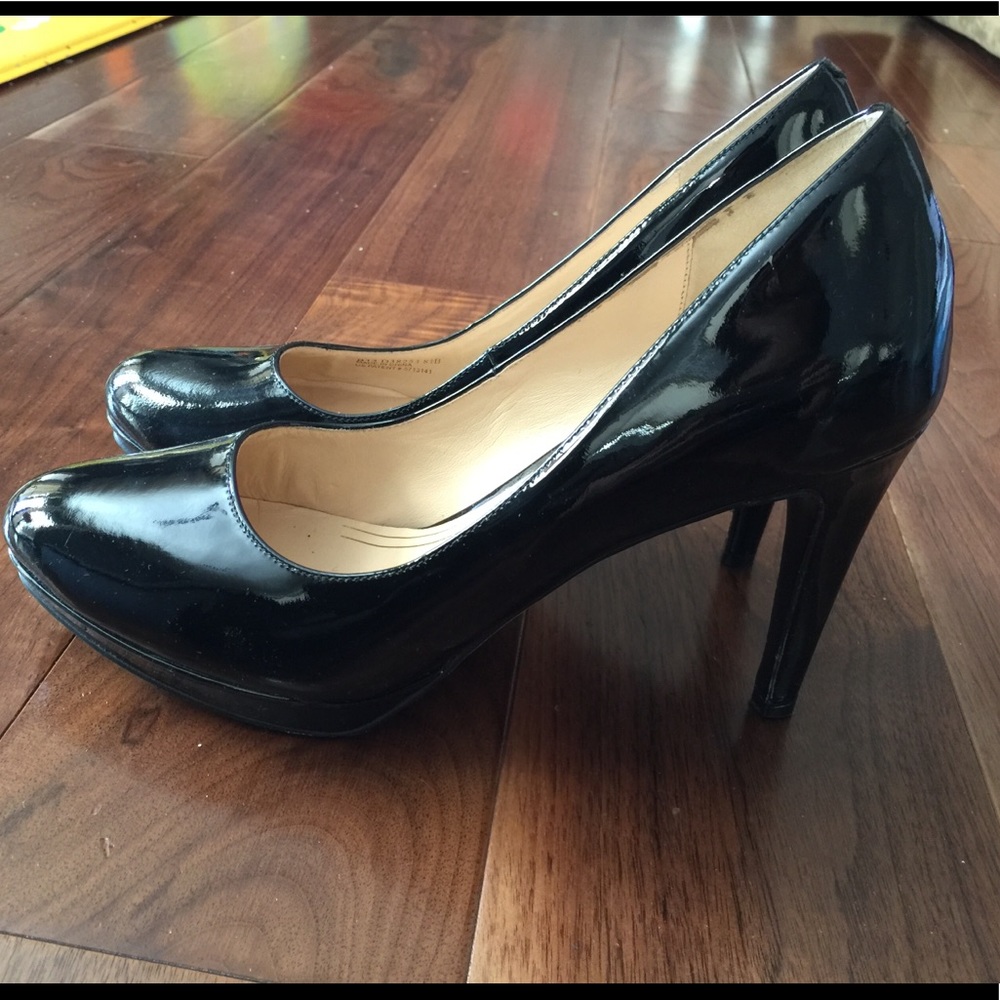 Cole Haan 4 inch patent pumps! Size 8.5!